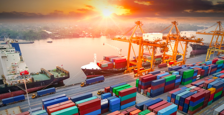 中國(guó)港口貨物吞吐量和集裝箱吞吐量均居世界第一