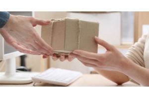 從廣州寄仿牌產(chǎn)品到俄羅斯要多少錢?